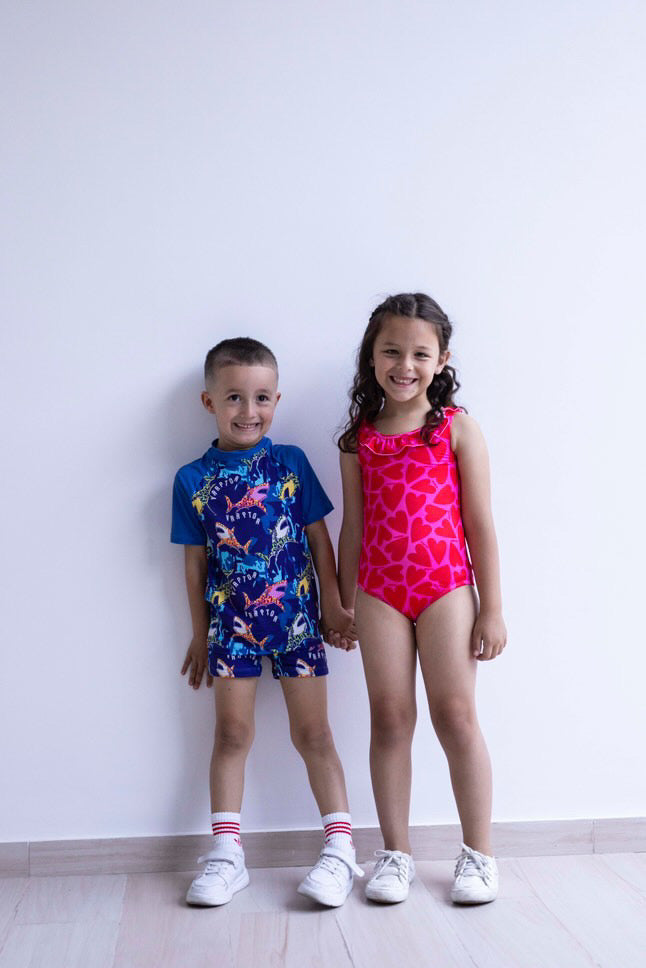 Conjunto malla niña UV+50 corazones