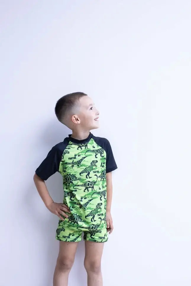 Conjunto malla niño Uv+50 dino verde