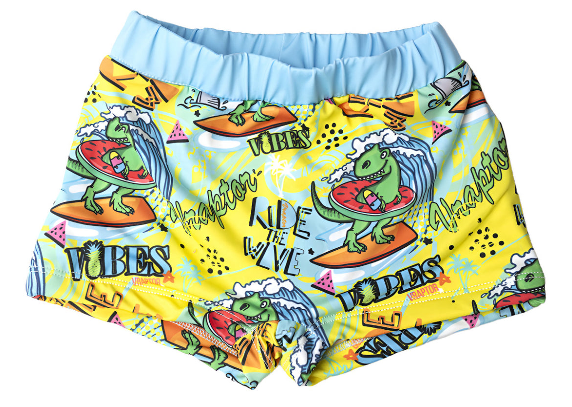 Conjunto malla niño Uv+50 surfeando olas