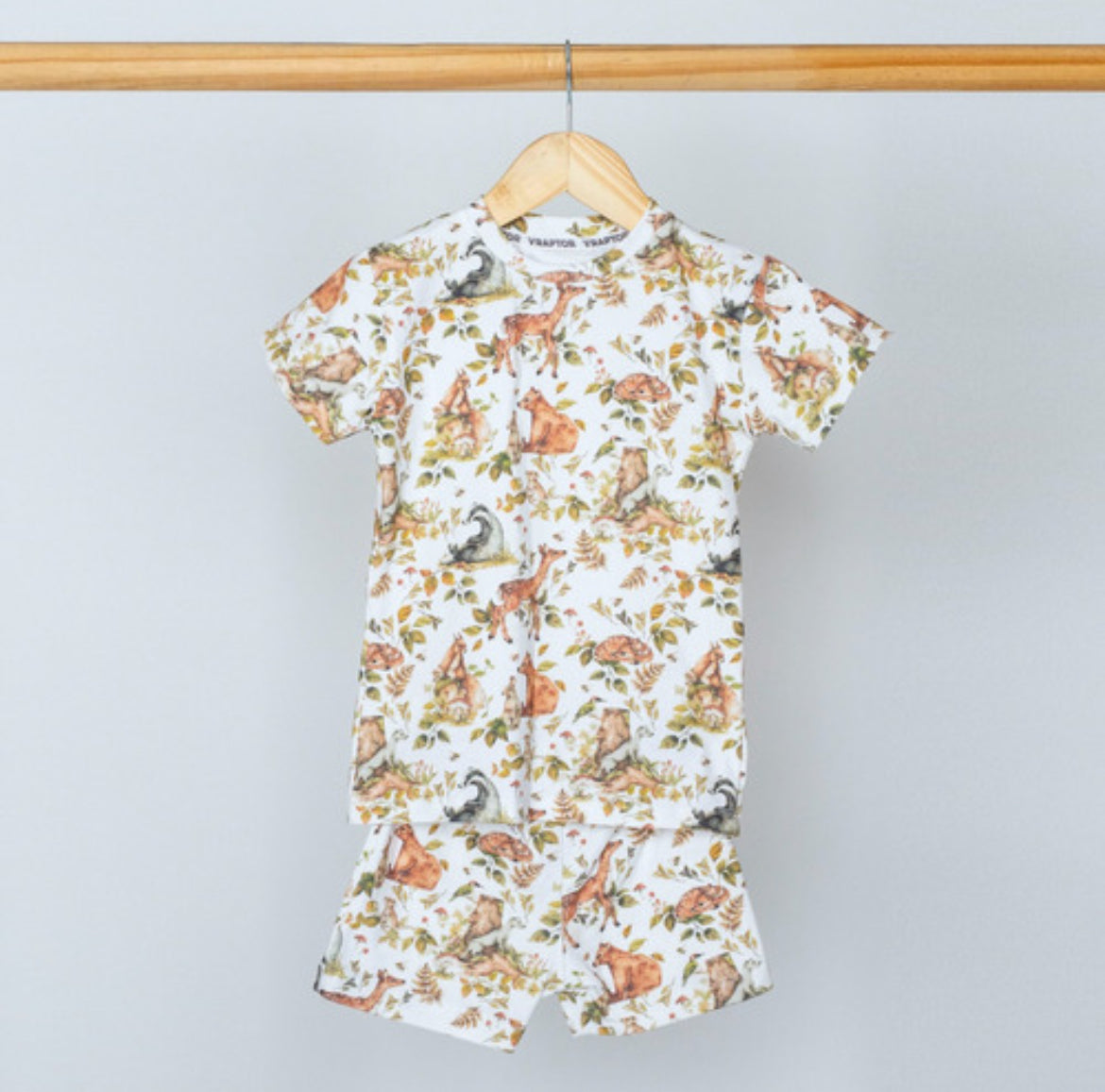 Conjunto Short Y Remera Woodland