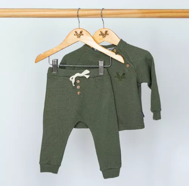 Conjunto waffle baby - remera pantalon verde