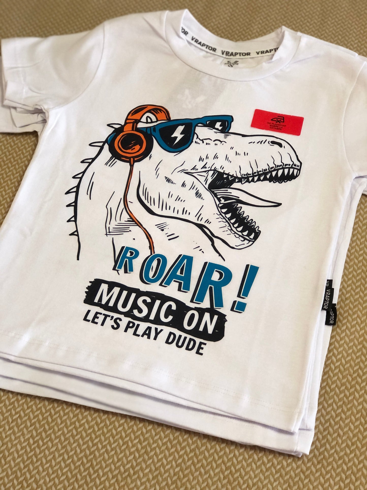 Remera Estampada Dino Music